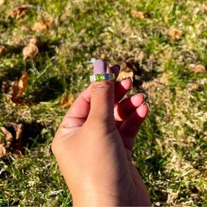 Round peridot ring